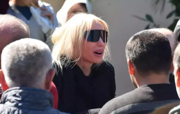 Məşhur müğənninin atası infarkt keçirərək dünyasını dəyişdi