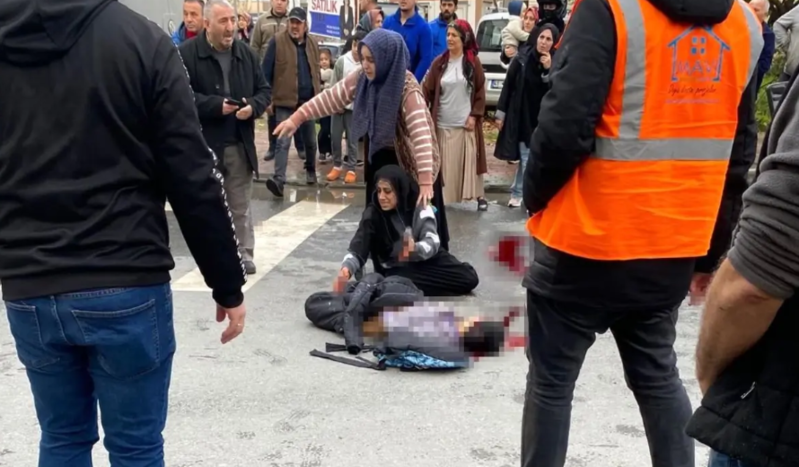 Günün ən kədərli görüntüsü! Çarəsizcə övladının başında gözlədi - VİDEO