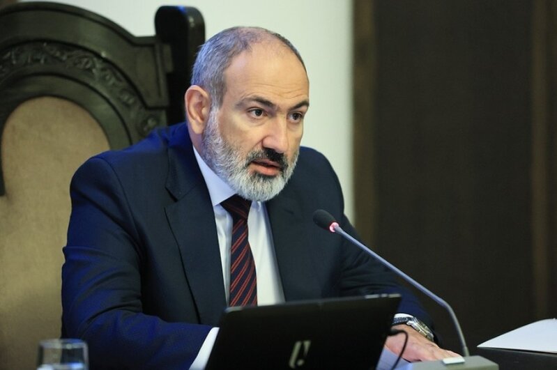 Joxovurd: Nikol Paşinyan səlahiyyətlərə doymur