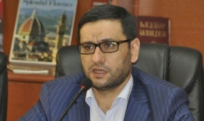 "İstehlak cəmiyyətinin qurbanına çevrilmiş qadınlar karyera, zahiri gözəllik və ailə arasında parçalanır"