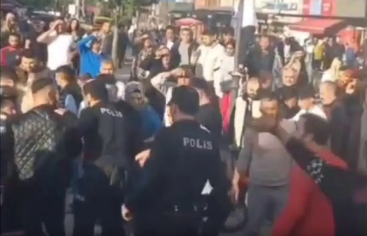 Məktəbli qızlara sözlü təcavüz iddiası: Bir nəfəri bıçaqla hədələdi, həbs olundu - VİDEO