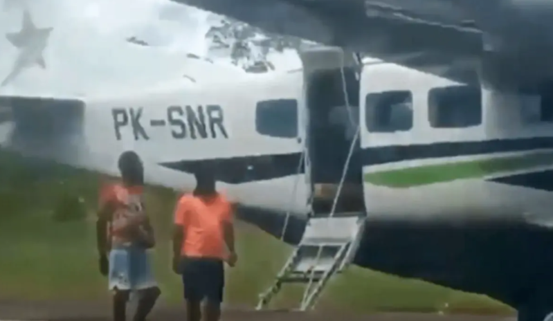 Təyyarə endikdən saniyələr sonra pilotlar güllələnərək öldürüldü - VİDEO