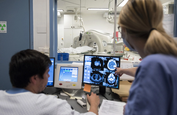 İnsan beyni 32 yaşda "böyük" mərhələsinə keçir - ARAŞDIRMA