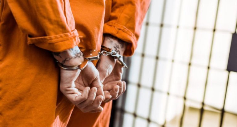 Qatil qeyri-adi şəkildə həbsxanadan qaçdı