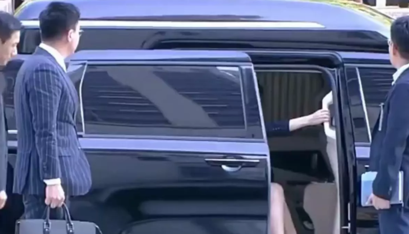 Cənubi Koreyanın keçmiş prezidentinin xanımı rüşvət və seçkilərə müdaxilə ittihamı ilə saxlanılıb