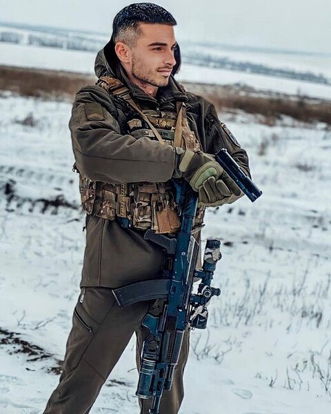 Cəbhə xəttindəki seks-simvollar: Ukraynalı qadınlar onlara pərəstiş edir - FOTO