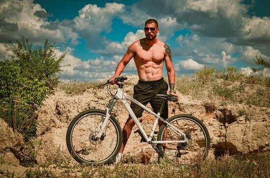 Cəbhə xəttindəki seks-simvollar: Ukraynalı qadınlar onlara pərəstiş edir - FOTO