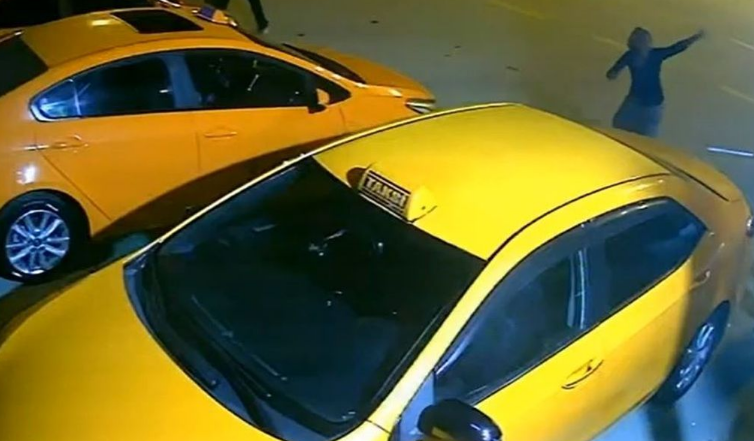 Taksi dayanacağına bıçaqlı hücum: 3 yaralı var