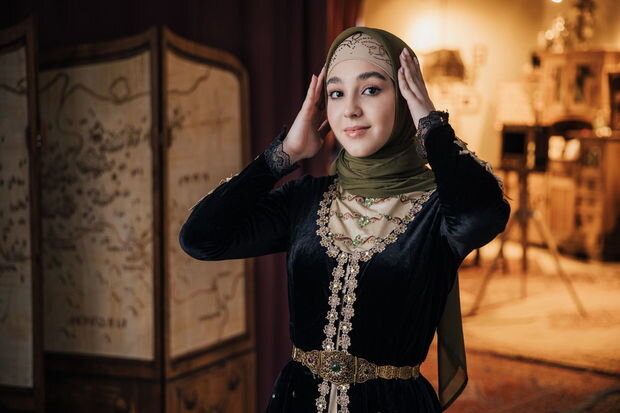 Azərbaycanlı tələbə Sibirdə gözəllik müsabiqəsinin qalibi oldu - FOTO