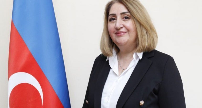 Müəllimlərə "hinduşkabaş" deyən direktor işdən çıxarıldı