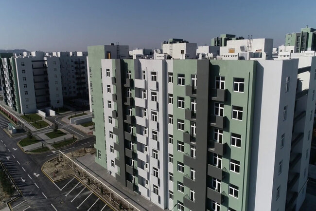 Hövsanda qadın özünü 10-cu mərtəbədən atıb