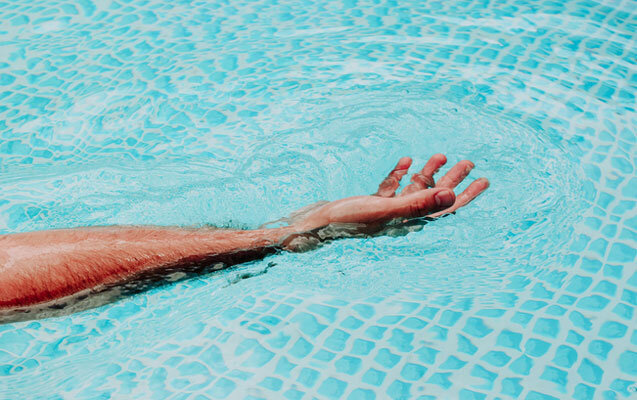 Hovuza düşərək öldü