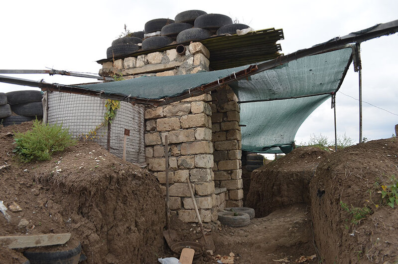 Xocavənd rayonunun Qarakənd yaşayış məntəqəsi yaxınlığında tərk edilmiş döyüş mövqeyi - FOTO/VİDEO