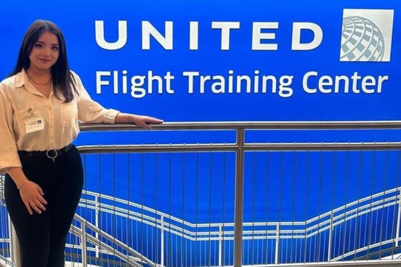 Azərbaycanlı qız ABŞ-də pilot oldu - FOTO