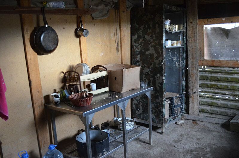 Xocavənd rayonunun Qarakənd yaşayış məntəqəsi yaxınlığında tərk edilmiş döyüş mövqeyi - FOTO/VİDEO