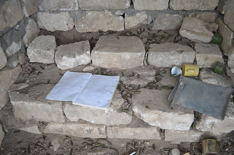 Xocavənd rayonunun Qarakənd yaşayış məntəqəsi yaxınlığında tərk edilmiş döyüş mövqeyi - FOTO/VİDEO