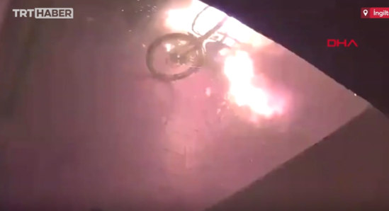 Londonda elektrikli velosiped partladı - VİDEO