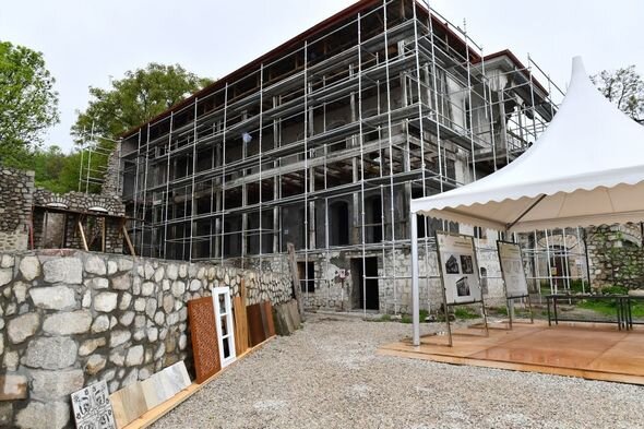 İlham Əliyev və Mehriban Əliyeva "Shusha Boutique Hotel"in yerləşəcəyi ərazidə olublar - FOTO