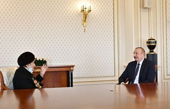 İlham Əliyev Fatma Səttarovaya "İstiqlal" ordenini təqdim edib - YENİLƏNİB + FOTO