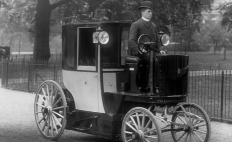 Dünyanın ilk elektrikli avtomobili 100 yaşında - FOTOlar