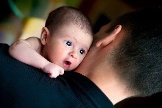 Mütəxəssis: "Uşaqların əzizlənərkən atılıb-tutulması təhlükəlidir"