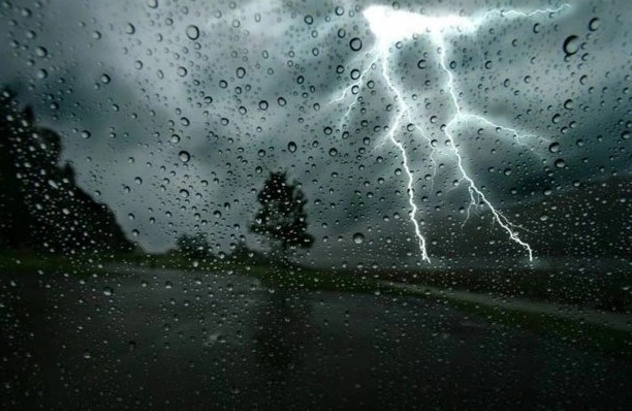 Azərbaycanda güclü leysanın fəsadları: Obyektləri su basdı, mağaza və marketlərə ziyan dəydi
