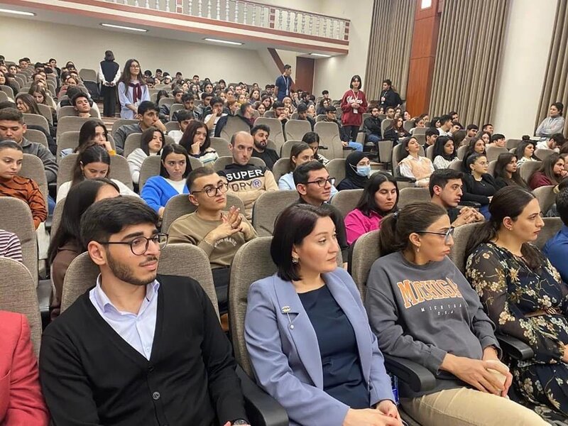 AZSİİB-nin təşkilatçılığı və Bakı Biznes Universitetinin dəstəyi ilə seminar keçirilib