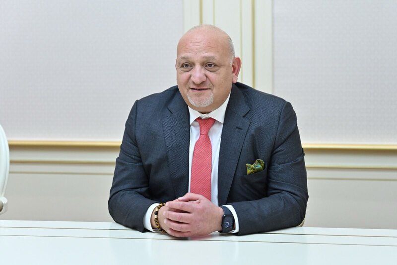 Milli Məclisin sədri beş ölkənin səfiri ilə görüşüb