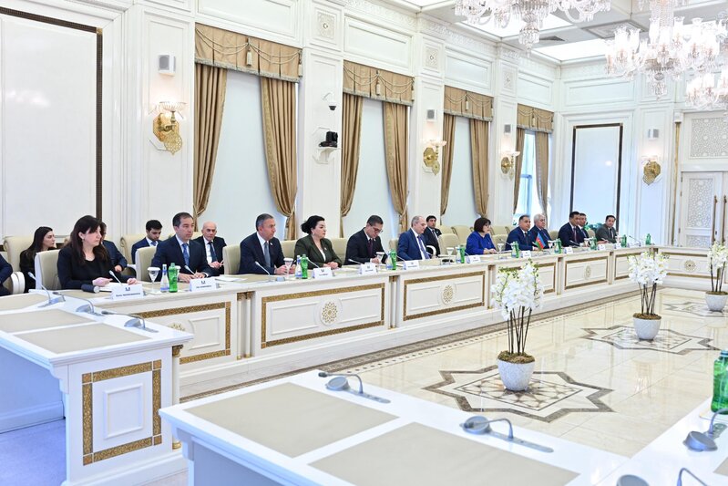 Sahibə Qafarova Çin Kommunist Partiyası Mərkəzi Komitəsinin nümayəndə heyəti ilə görüşüb