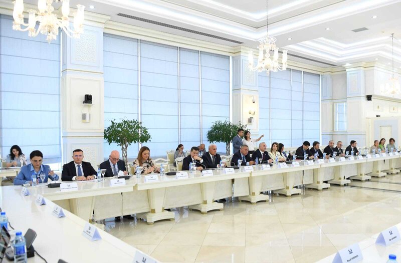 Parlamentdə komitələrin birgə iclası və ictimai dinləmə keçirilib