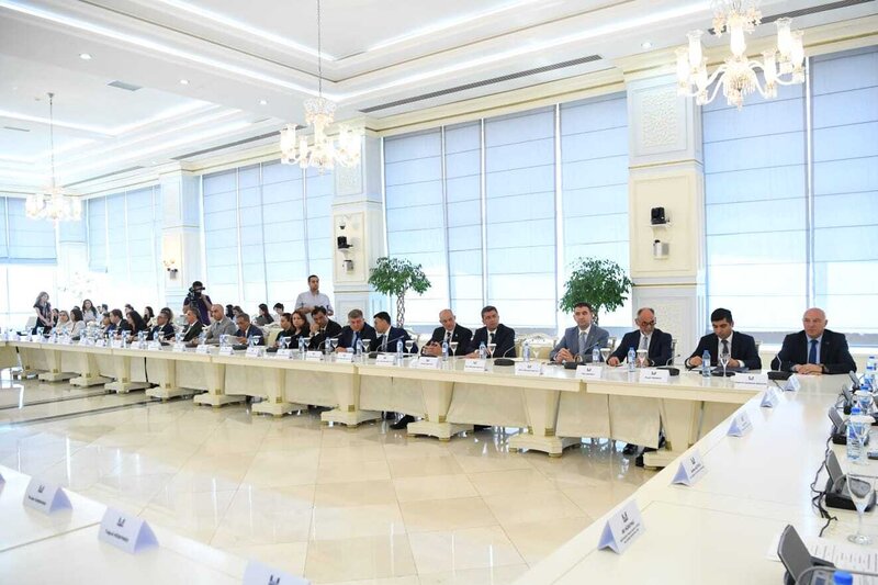 Parlamentdə komitələrin birgə iclası və ictimai dinləmə keçirilib