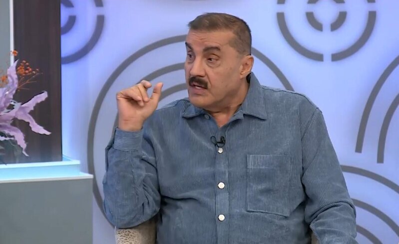 "Əcəb edirəm bığıma rəng qoyuram"