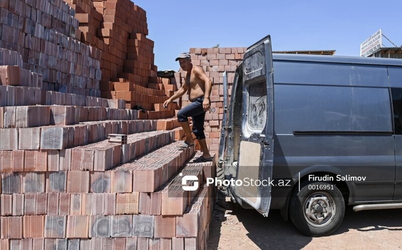 Ötən il tikinti kərpiclərinin istehsalı artıb