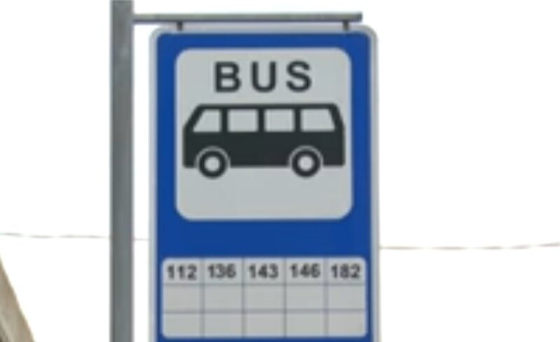 Avtobus dayanacaqlarındakı lövhələrdə qeyd olunan nömrələr sərnişinlərdə çaşqınlıq yaradır - VİDEO