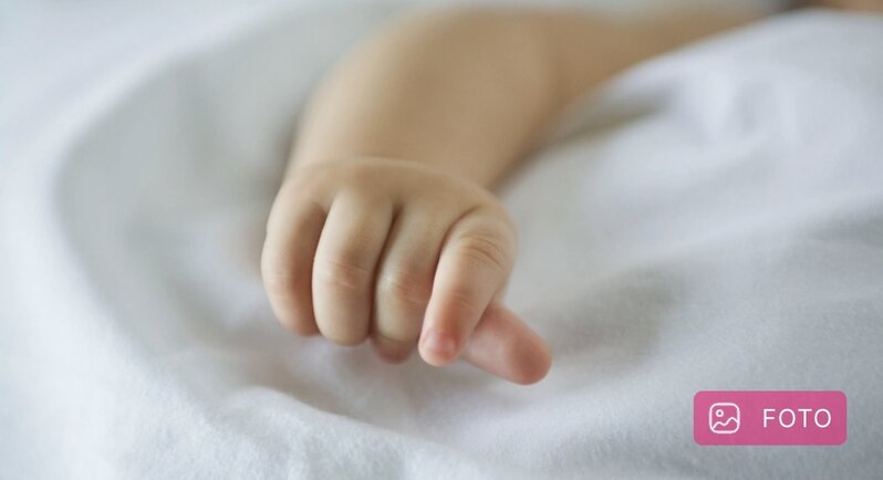 Rusiyada məktəbli qız doğduğu körpəni pəncərədən atdı