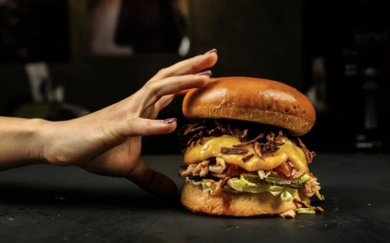 Sükan arxasına keçməzdən əvvəl yeməməli olduğunuz üç növ qida: Təsiri spirtdən daha təhlükəlidir