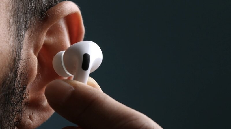 Danimarkada məmurlara qəribə TÖVSİYƏ: ABŞ-yə görə "Bluetooth" qulaqlıqlarından imtina