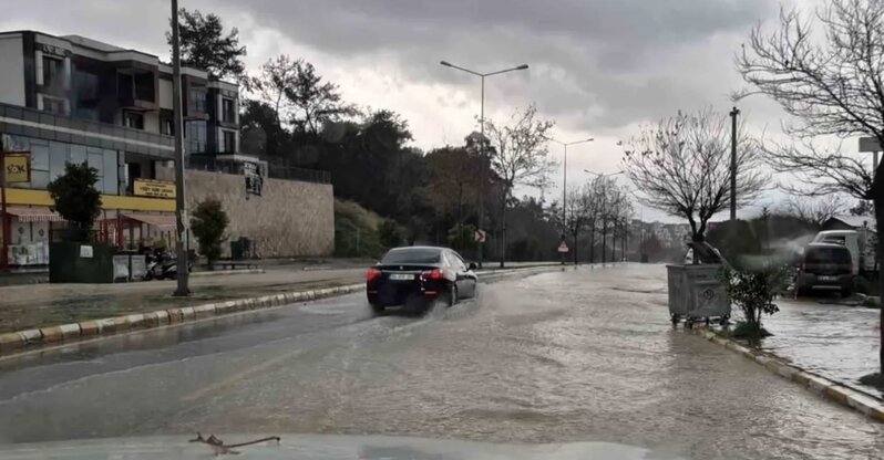 30 dəqiqə yağan leysan həyatı iflic etdi