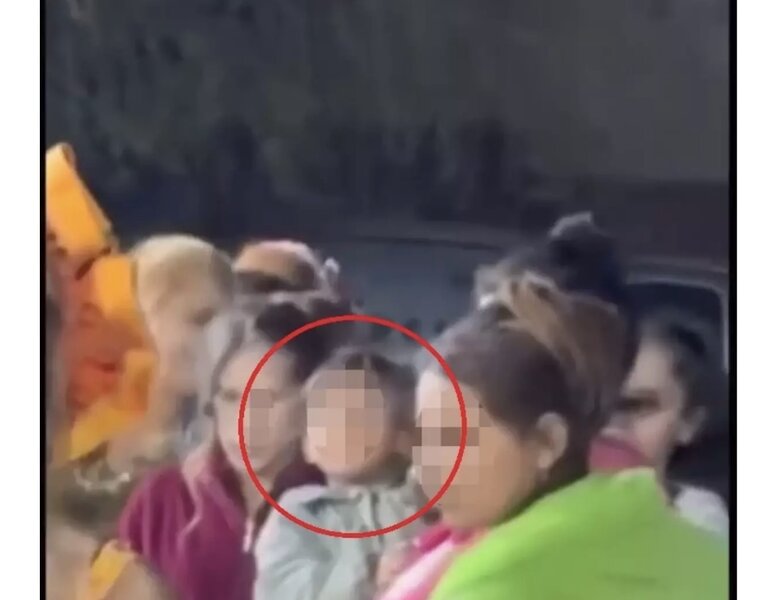 3 yaşlı uşaq siqaret çəkərkən görüntülənib