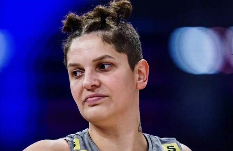 Ebrar Karakurt yeni saç stili ilə gündəm olub