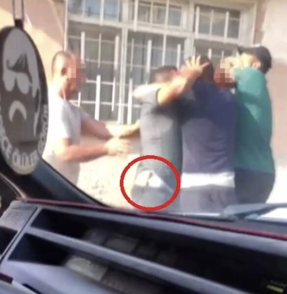 Küçədə dava: bıçaqlı şəxsin hərəkətləri diqqət çəkdi