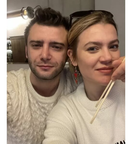 Məşhur aktrisa yeni sevgilisi ilə tətildən fotolar paylaşdı