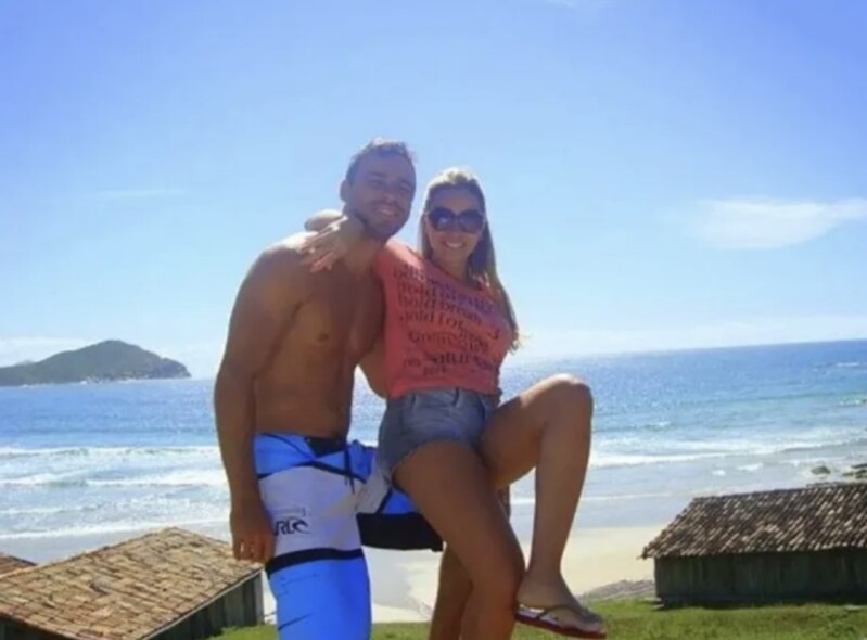 Dəhşətli hadisə: Cütlük qızlarının ad günündən sonra isti su dolu vannada ölü tapılıb