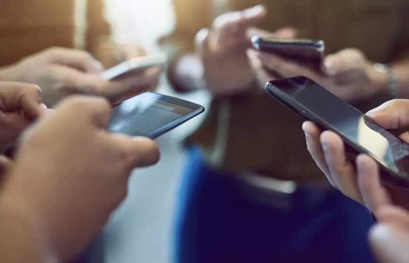 Qonşu ölkədə polis telefonlara bu mesajı göndərməyə başladı