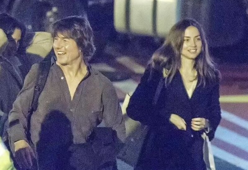 Tom Kruz özündən 26 yaş kiçik sevgilisi ilə görüntülənib