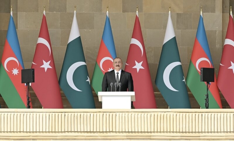 Prezident: "Enerji və nəqliyyat layihələrini uğurla həyata keçirərək, böyük coğrafiya üçün əvəzolunmaz ölkəyə çevrildik"