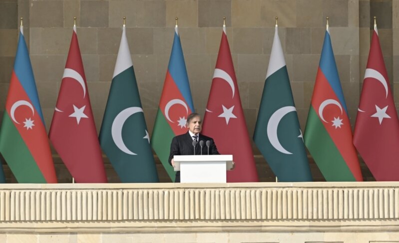 Pakistanın baş naziri: "Bu gün burada böyük vətənpərvərlik eşqi ilə möhtəşəm hadisəni qeyd edən güclü Azərbaycan xalqını görürəm"