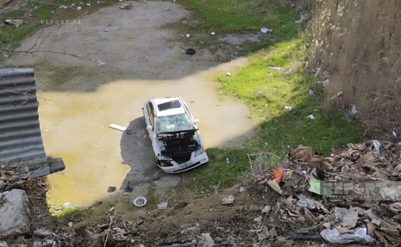 Bakıda maşın bina tikintisi üçün qazılan xəndəyə düşüb, xəsarət alan var