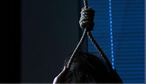 Azərbaycanda iki uşaq anası özünü asdı