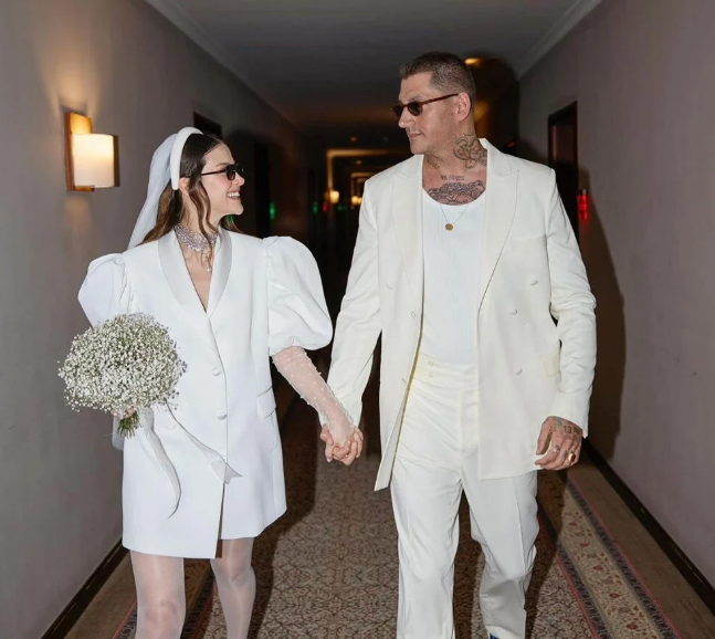 Məşhur aktrisa iş adamı sevgilisi ilə evləndi